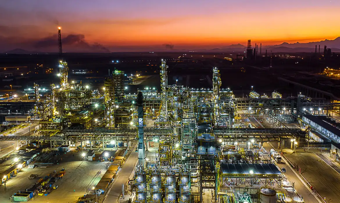 Justiça suspende novos licenciamentos no antigo Comperj