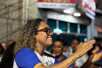 Filha de Laíla, mestre de bateria Laísa Lima comanda roda de samba na Feirinha do Alto