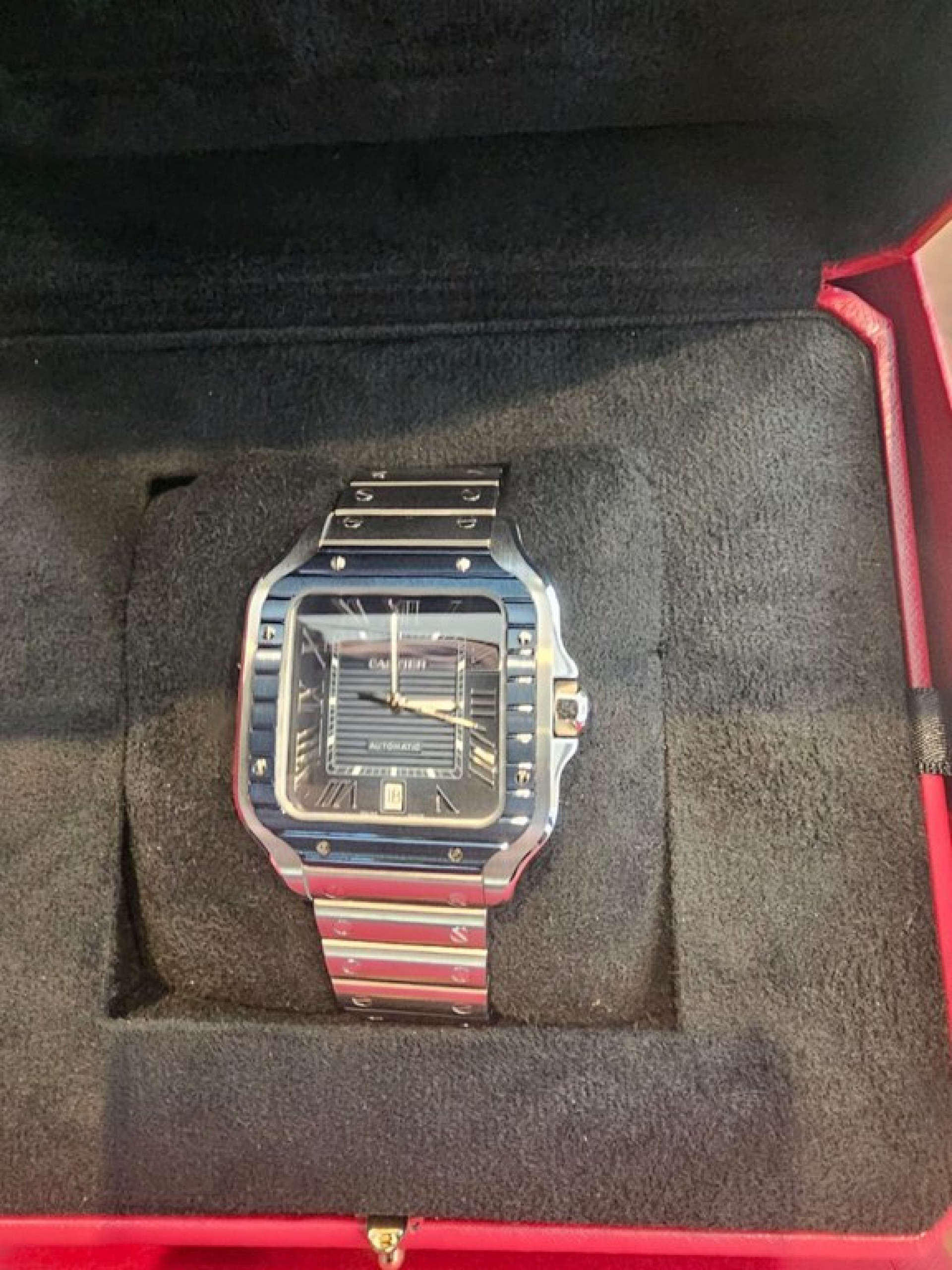 Agentes da PF encontram rel&oacute;gio de luxo durante opera&ccedil;&atilde;o sobre fraudes do Banco Master  - Divulga&ccedil;&atilde;o/ PF