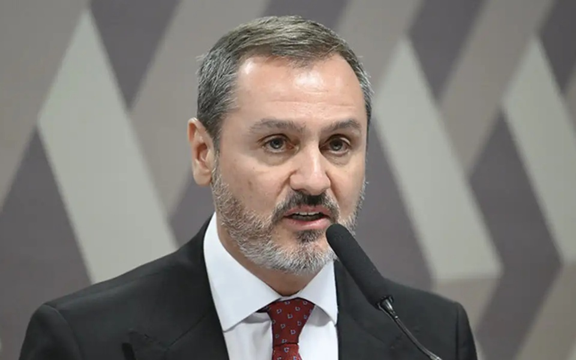 Polícia Federal retira credenciais de agente de imigração dos EUA