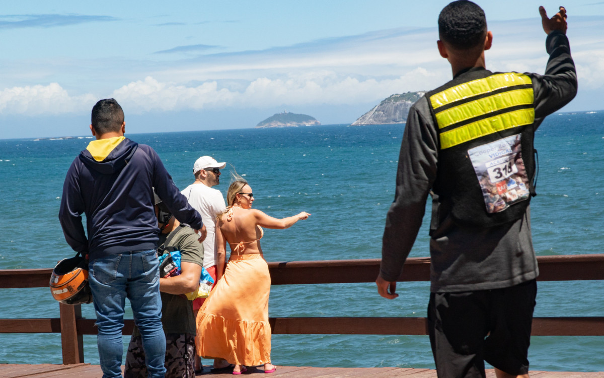 Movimentação no Mirante do Leblon, Zona Sul do Rio de Janeiro, na tarde desta quarta-feira (19).