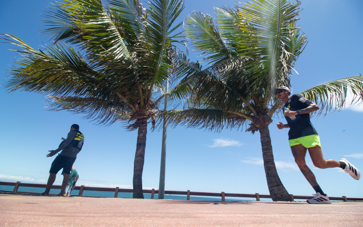 Movimentação no Mirante do Leblon, Zona Sul do Rio de Janeiro, na tarde desta quarta-feira (19).