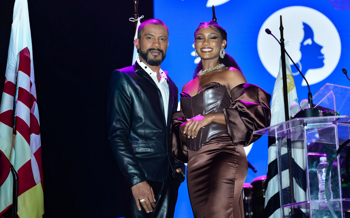 Mestres de cerimônia, Erika Januza e Samuel de Assis