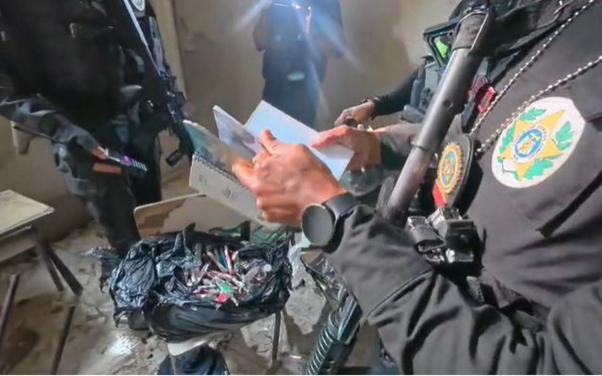 Drogas foram encontradas embaladas e separadas em sacolas