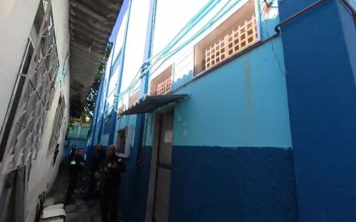 Acesso a lateral da Escola Municipal Joaquim Edson de Camargo, na Vila Kennedy