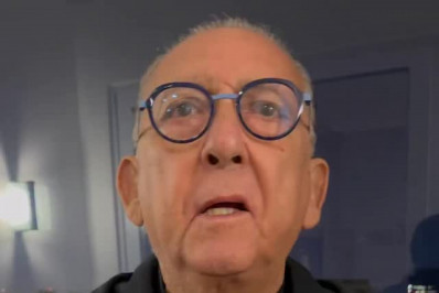 Internado, Galvão Bueno atualiza estado de saúde após diagnóstico de pneumonia