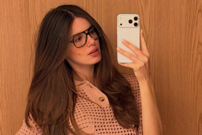 Camila Queiroz exibe barrigão de gravidez
