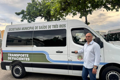 Três Rios recebe sete novas vans para transportar pacientes em tratamento fora da cidade