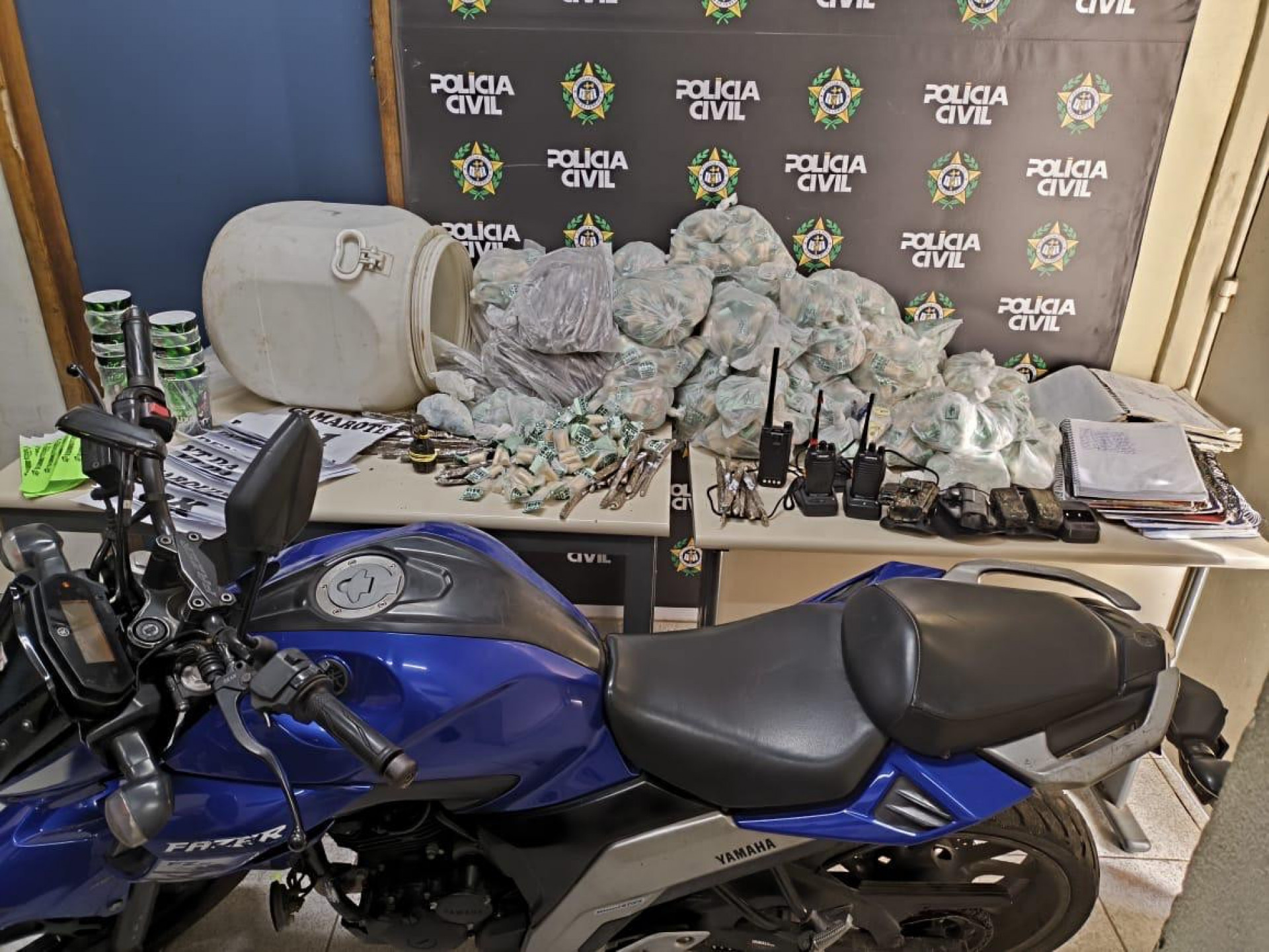 Na a&ccedil;&atilde;o, agentes apreenderam aproximadamente R$ 500 mil em drogas - Divulga&ccedil;&atilde;o / Pol&iacute;cia Civil