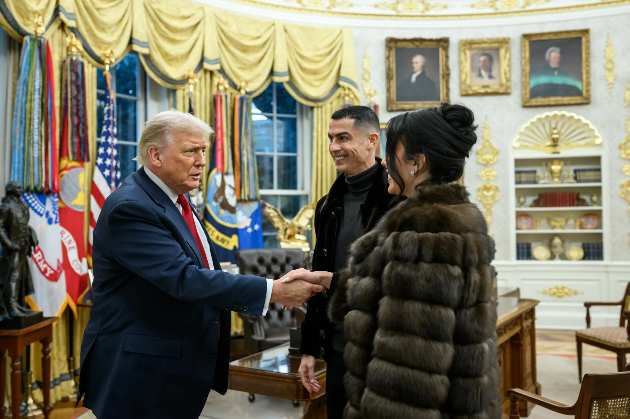 Cristiano Ronaldo e sua noiva, Georgina Rodríguez, foram recebidos por Donald Trump na Casa Branca - Divulgação / White House