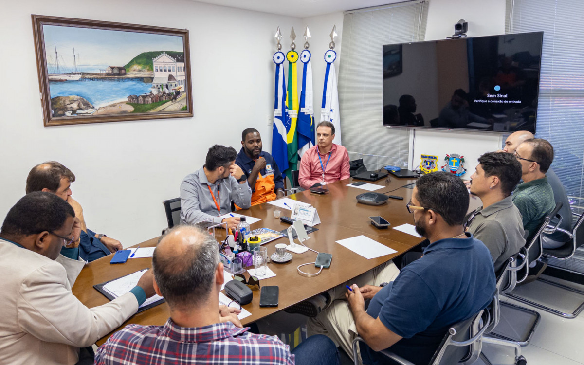 Equipe técnica e representantes municipais discutem estratégias para reduzir riscos durante o período de maior instabilidade climática