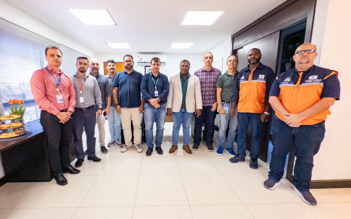 Equipe técnica e representantes municipais discutem estratégias para reduzir riscos durante o período de maior instabilidade climática