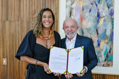 Lula assina 28 decretos de interesse social para terras quilombolas