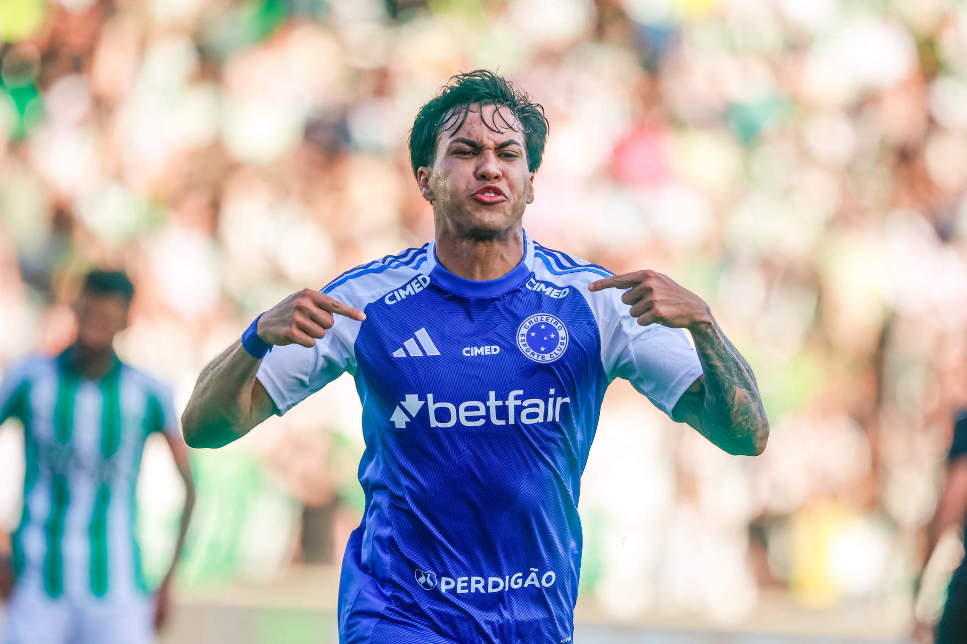 Kaio Jorge vibra ap&oacute;s buscar o empate para o Cruzeiro. Artilheiro do Brasileiro, ele chegou aos 19 gols - LUIZ ERBES/AGIF/ESTAD&Atilde;O CONTE&Uacute;DO