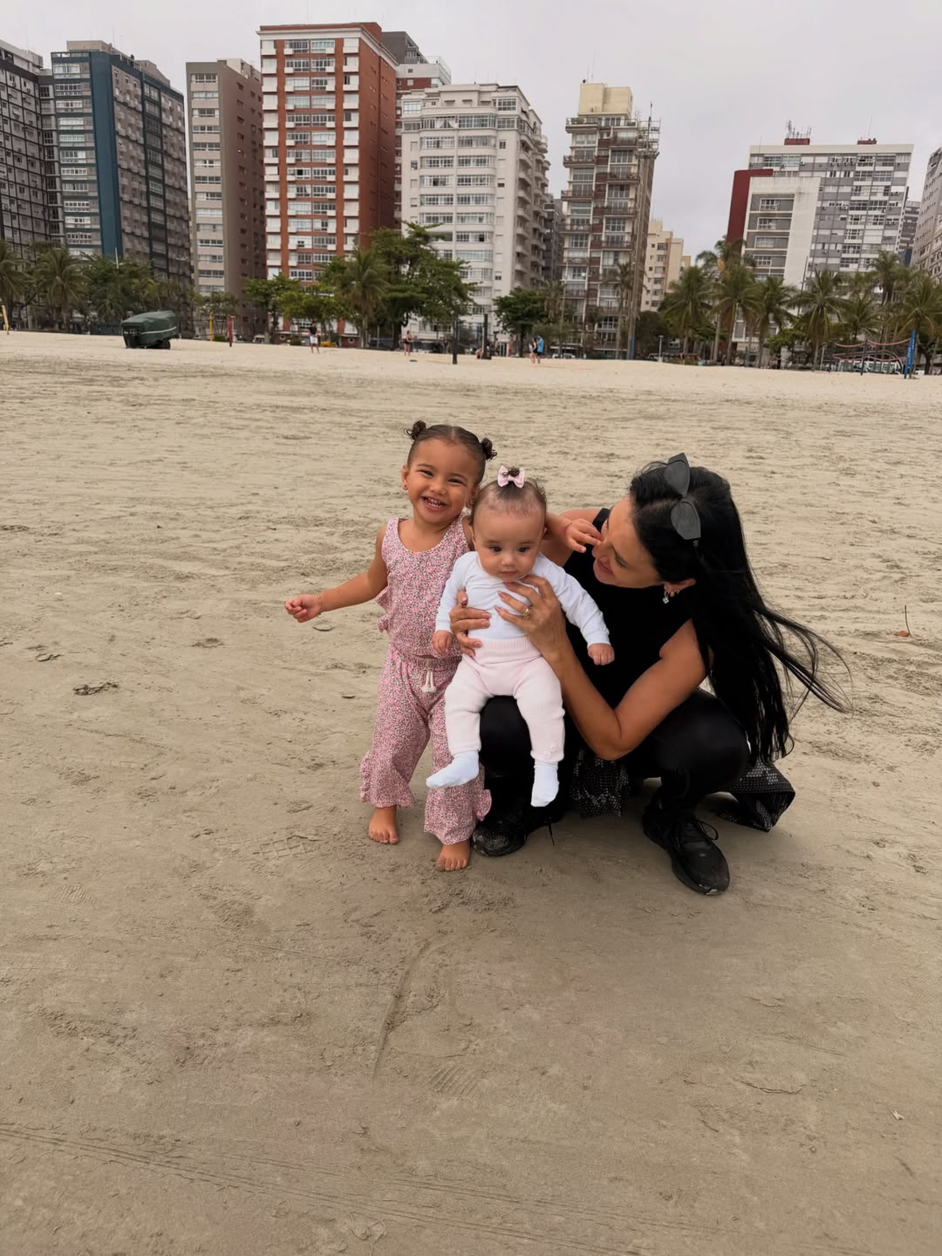Bruna Biancardi curte praia com as filhas, Mavie e Mel - Reprodução / Instagram