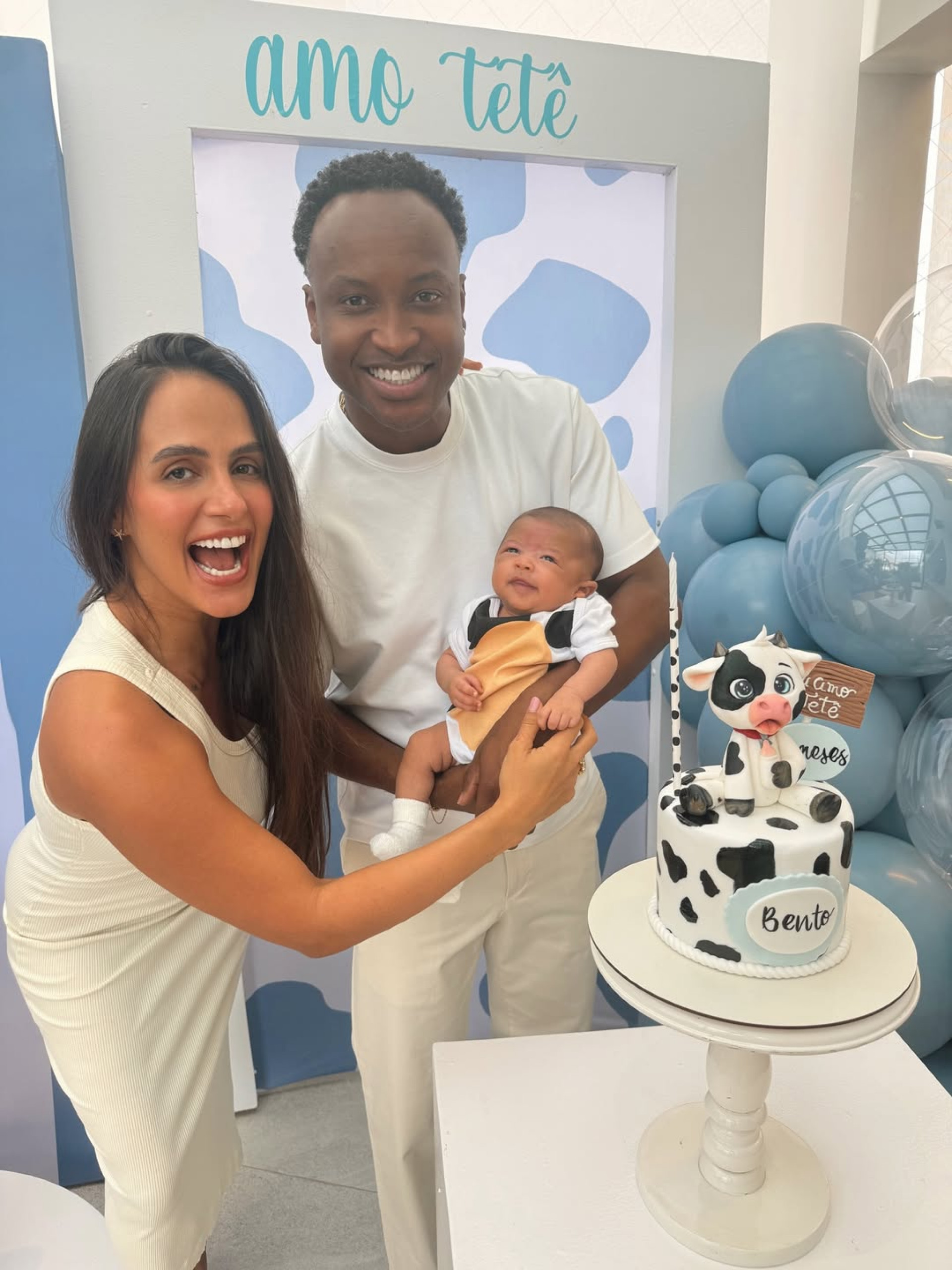 Carol Peixinho e Thiaguinho celebram o segundo mês de vida do filho, Bento, com festinha - Reprodução / Instagram