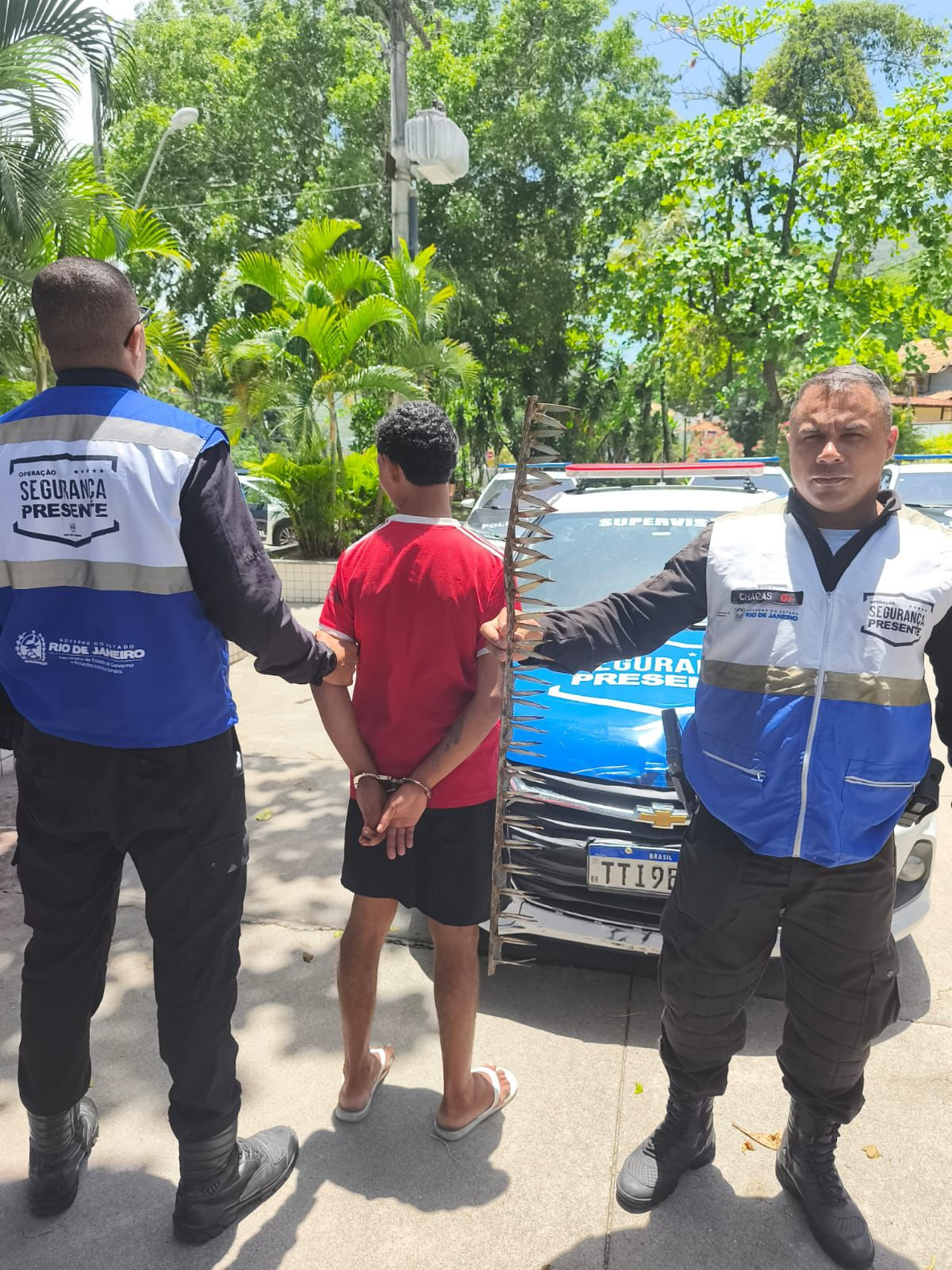 Um suspeito foi detido por policiais no bairro Piratininga, em Niter&oacute;i - Divulga&ccedil;&atilde;o/Seguran&ccedil;a Presente