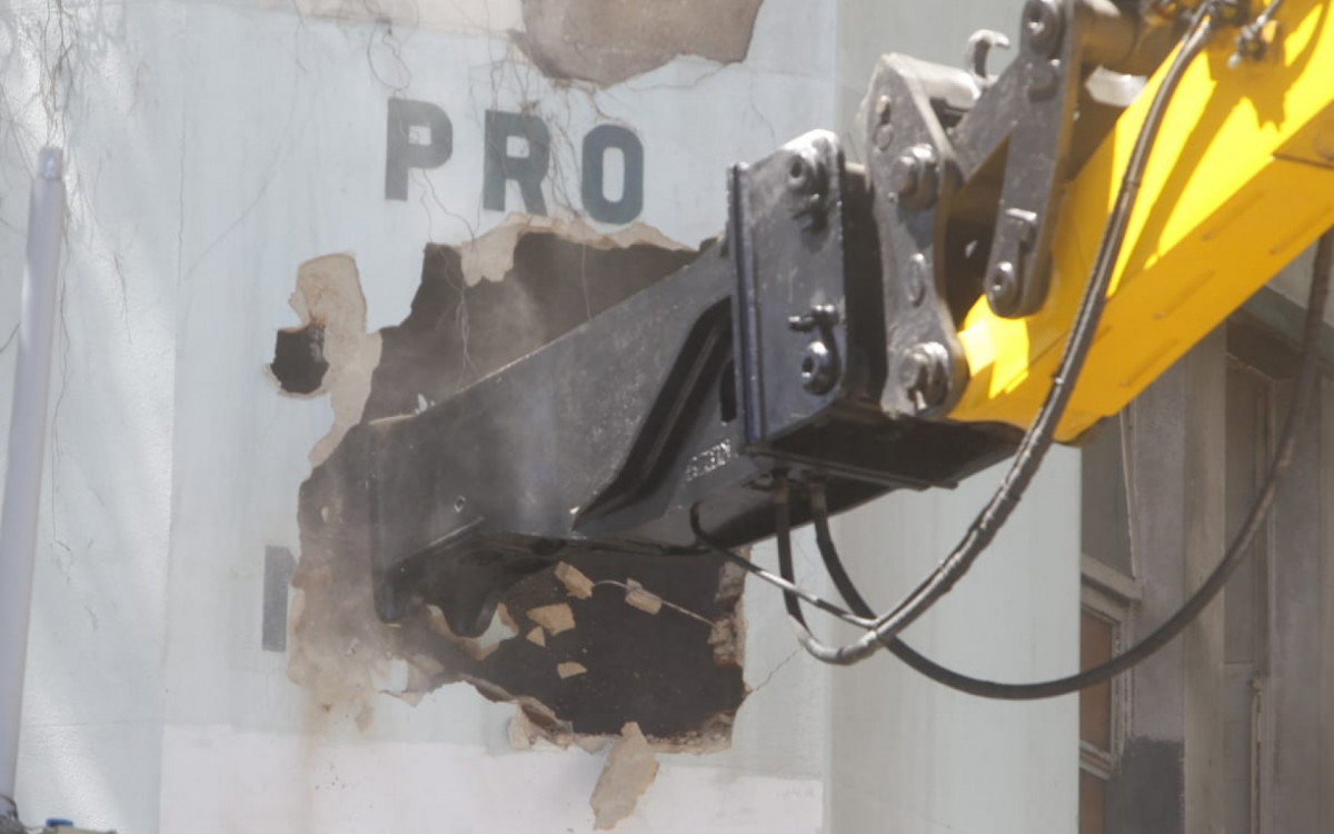 Prefeitura inicia demolição da Pró-Matre para construção do Rio-África - Reginaldo Pimenta/Agência O DIA