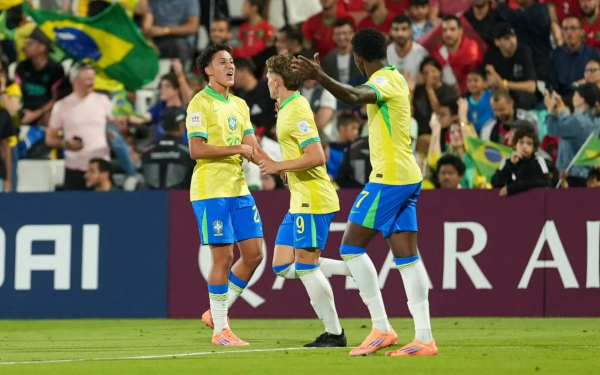 Festa no fim: Brasil fez gol  nos acréscimos e está na semifinal