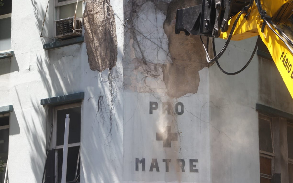 Prefeitura inicia demolição da Pró-Matre para construção do Rio-África - Reginaldo Pimenta/Agência O DIA