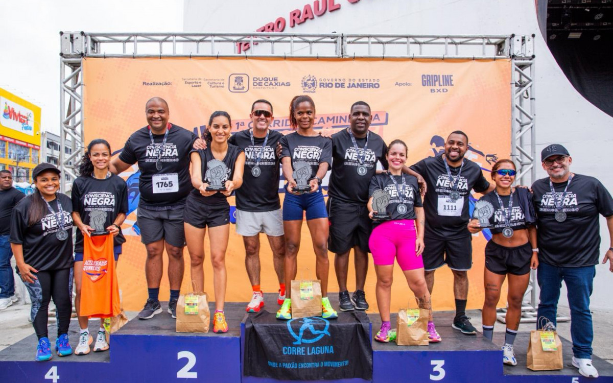 Corredores tomam ruas de Caxias na 1&ordf; Corrida da Consci&ecirc;ncia Negra  - Divulga&ccedil;&atilde;o