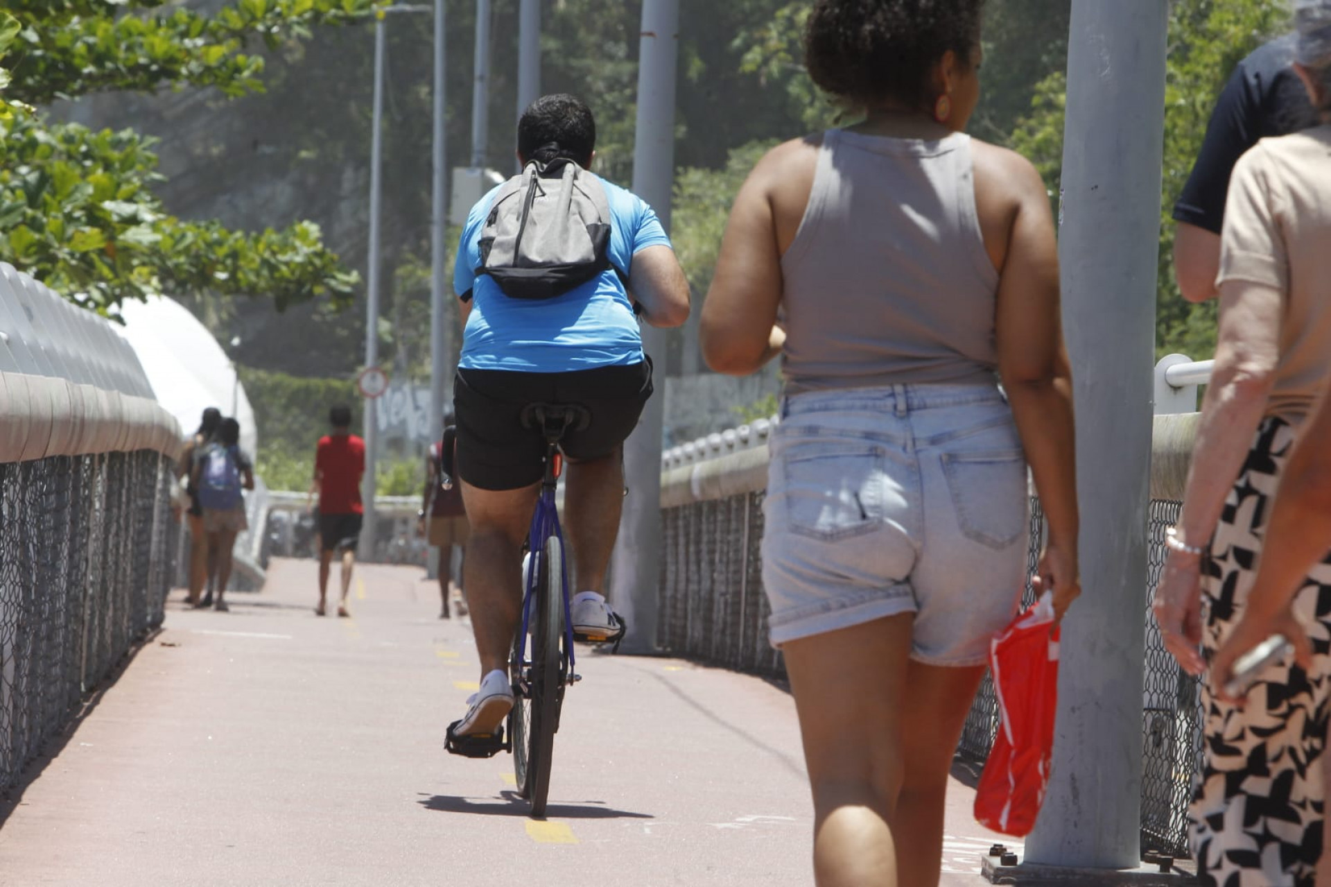 Mesmo com a interdição, ciclistas se arriscam na Ciclovia Tim Maia - Reginaldo Pimenta/Agência O DIA