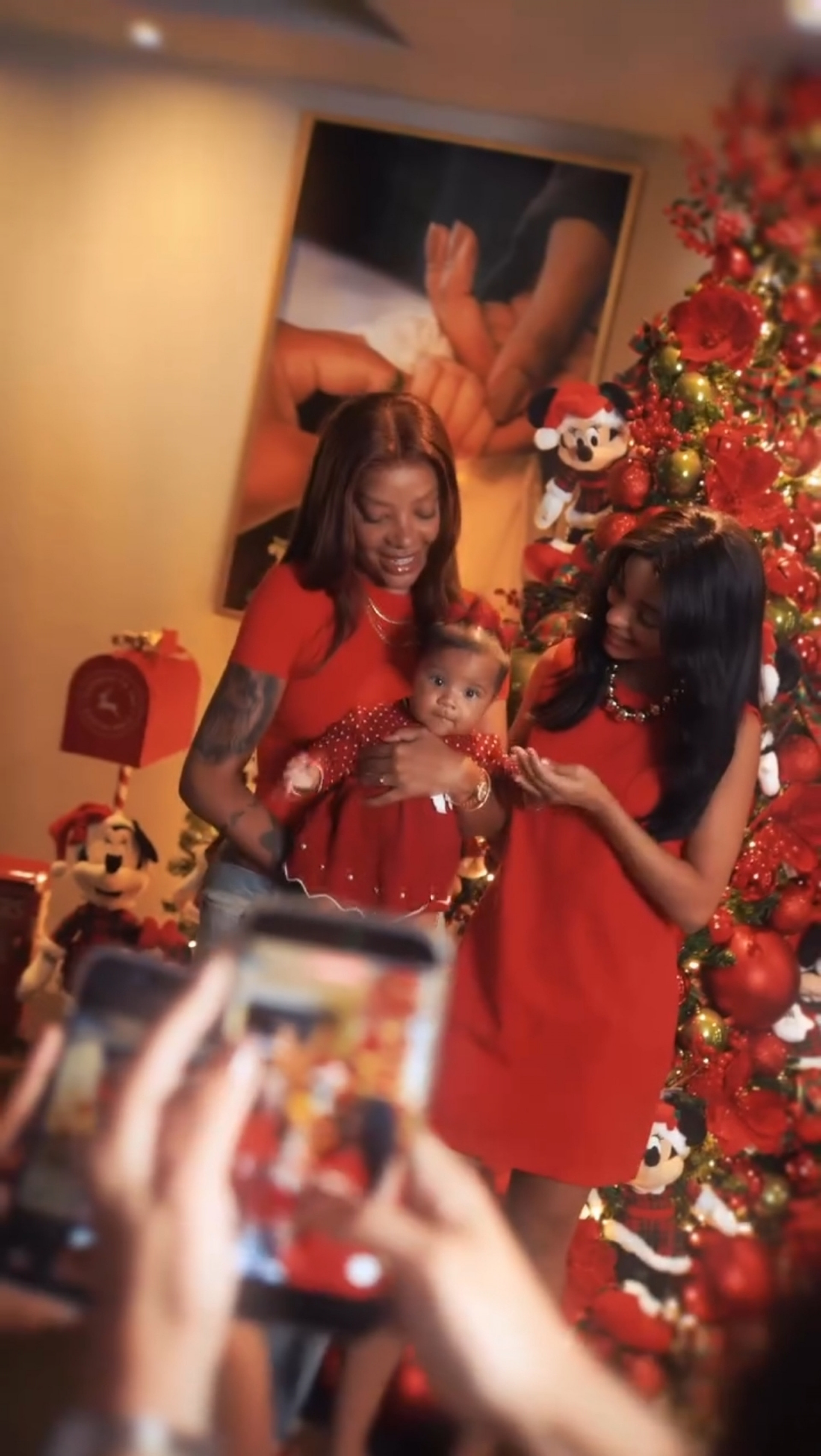 Brunna e Ludmilla compartilham reação de Zuri à árvore de Natal - Reprodução / Instagram