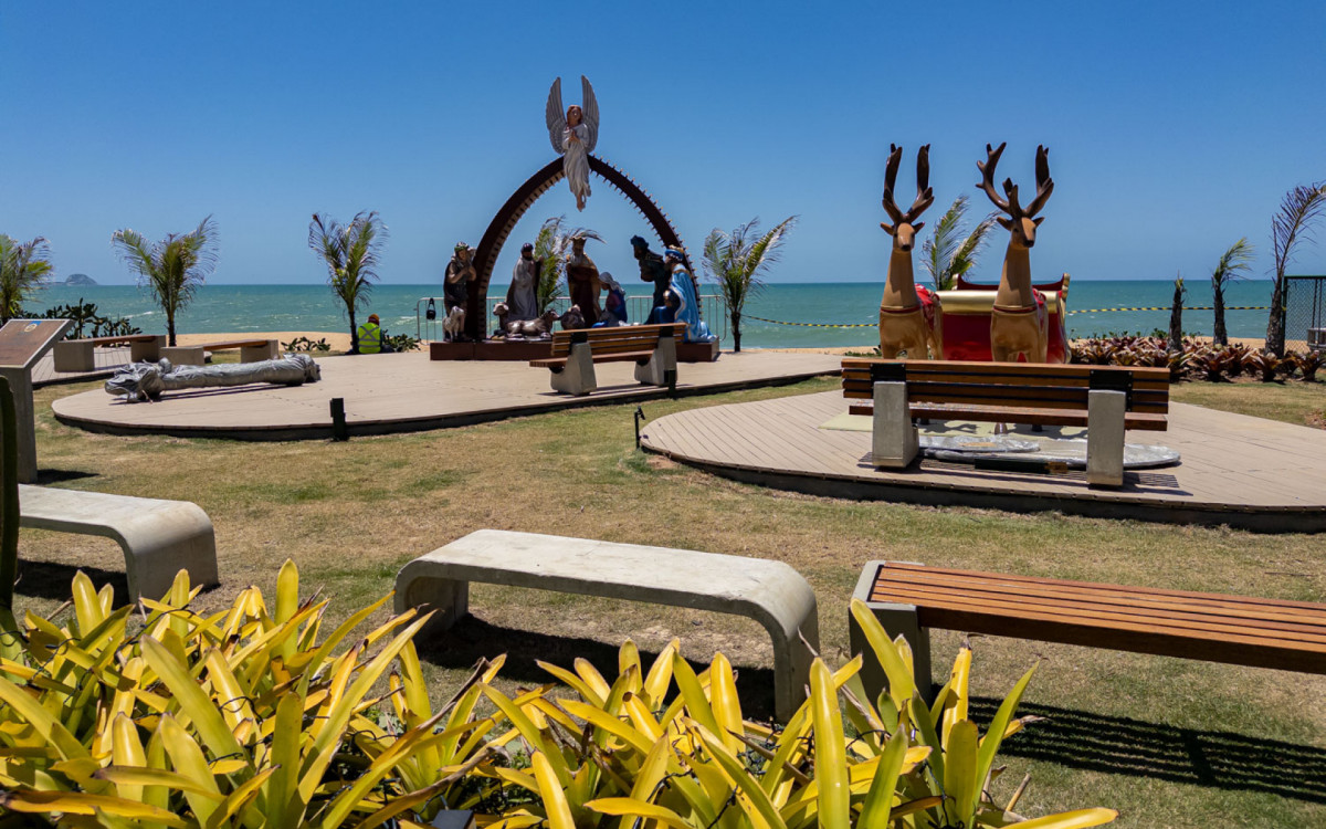 Vila do Papai Noel recebe os últimos retoques e já desperta o clima natalino na Praia Campista