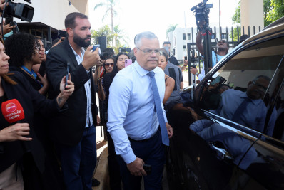 Defesa de Bolsonaro diz que tornozeleira humilha e nega plano de fuga