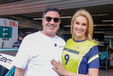Ana Hickmann celebra retorno de Edu Guedes às pistas com surpresa