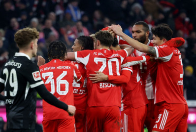 Bayern leva susto, mas atropela o Freiburg com show de Olise