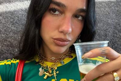 Dua Lipa compartilha cliques no Rio e se declara: 'Em meu coração'