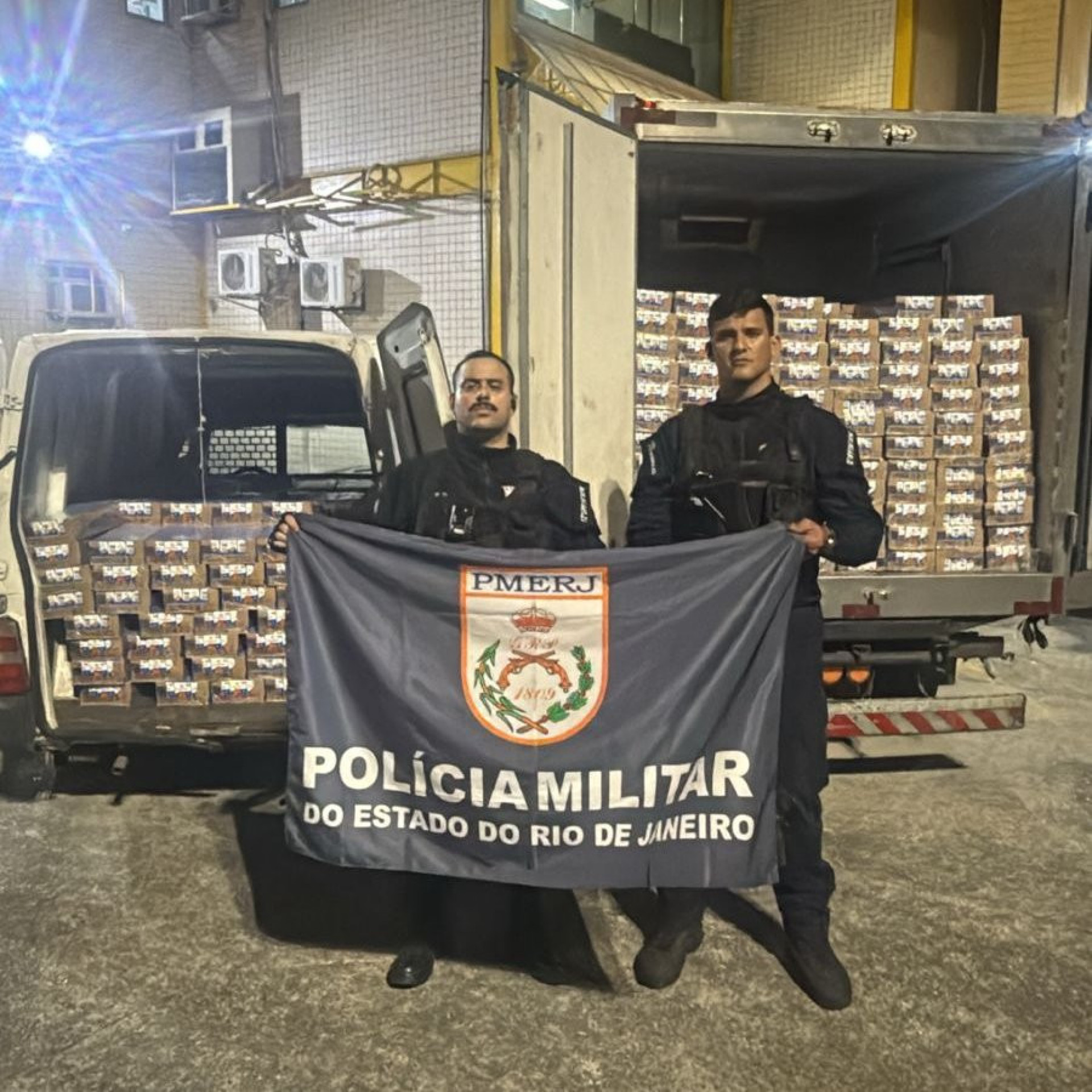 Carga de leite apreendida em Inhaúma