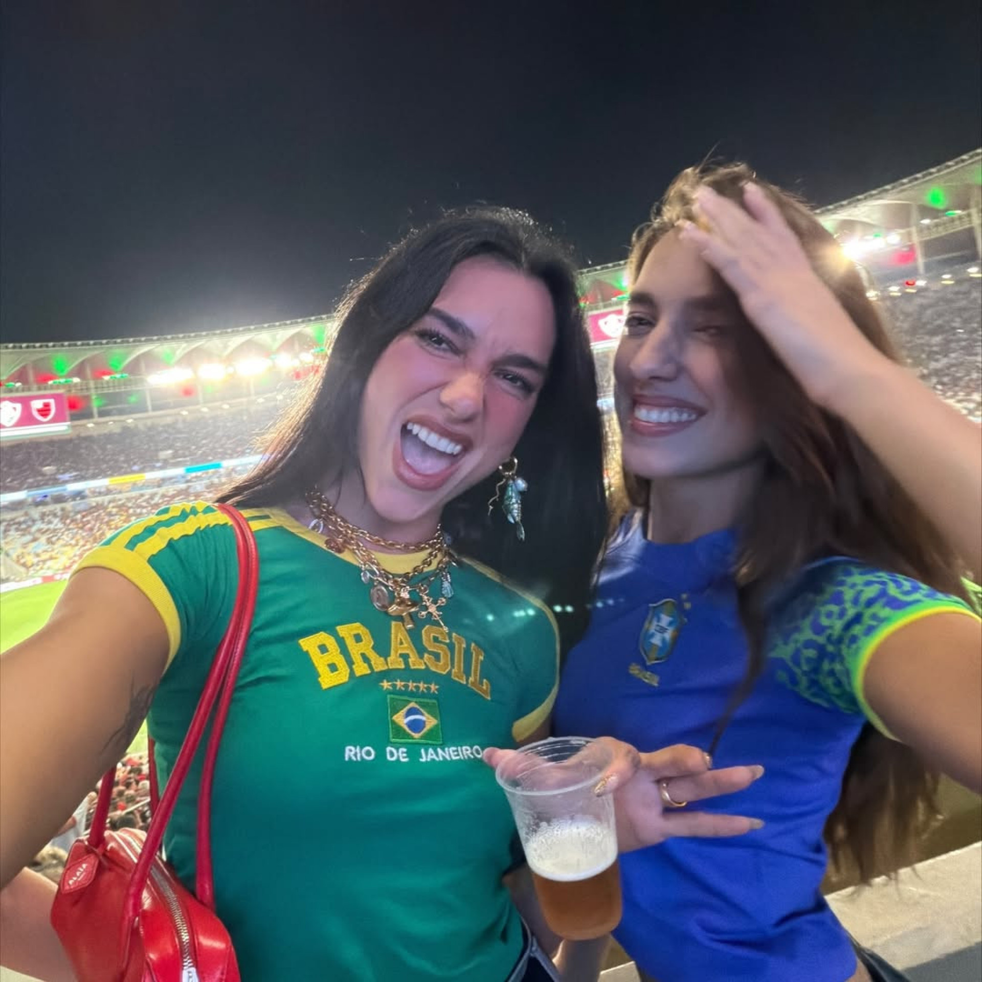 Dua Lipa assiste jogo de futebol no Rio - Reprodução / Instagram