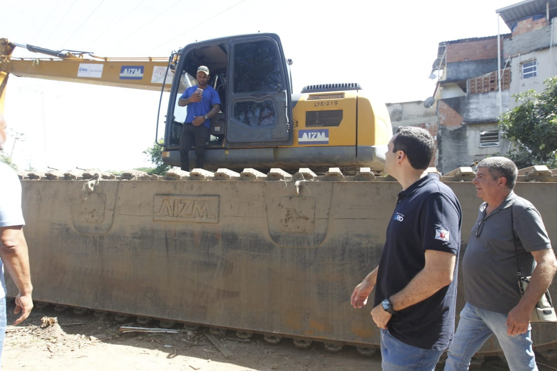 Os serviços de desassoreamento no Rio Acari estão sendo intensificados na manhã deste sábado (22) - Reginaldo Pimenta/Agência O DIA
