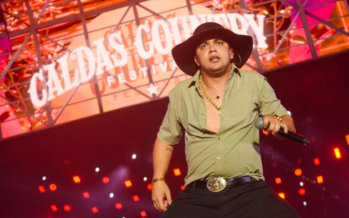 Natanzinho Lima faz show no segundo dia do Caldas Country 2025