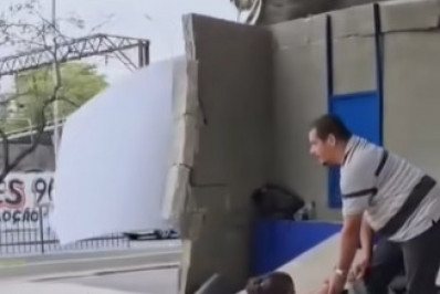 Mulher fica presa sob escombros após ônibus bater em cabine na rodoviária do Méier