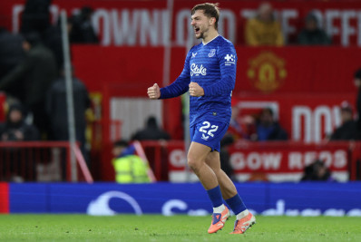 Com expulsão inusitada, Everton supera o United no Campeonato Inglês