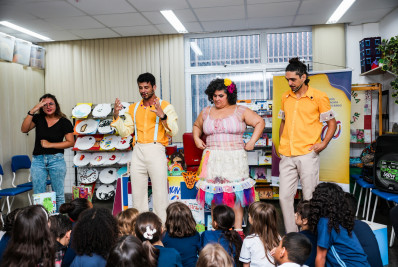 Grupo Bimbo doa bibliotecas para escolas públicas do RJ