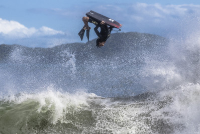 Búzios recebe etapa final do Bodyboard Pro 2025 e reúne carros antigos