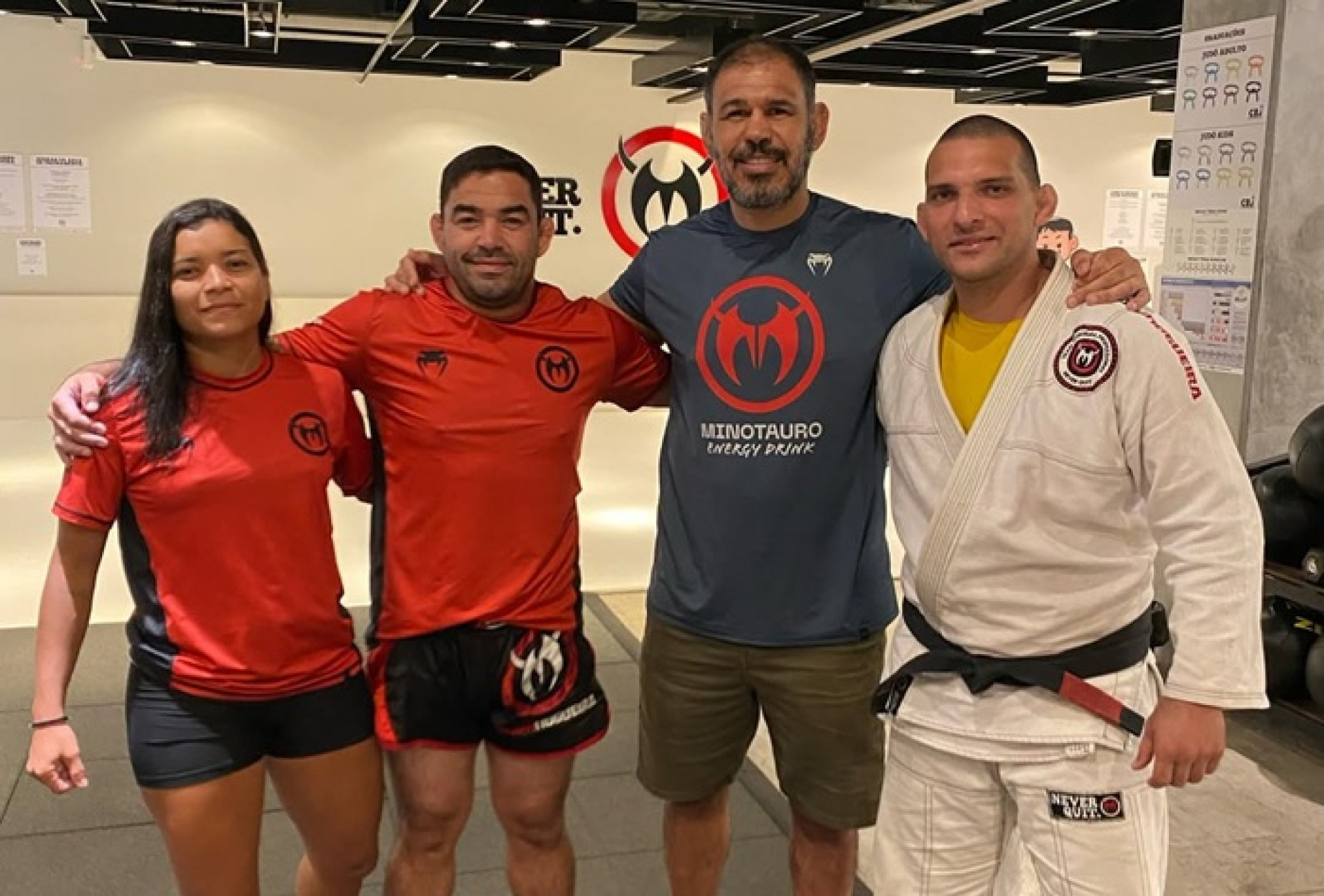 Vitor &Aacute;vila (&agrave; direita) assume como novo head coach da Team Nogueira -  (Foto: Reprodu&ccedil;&atilde;o)