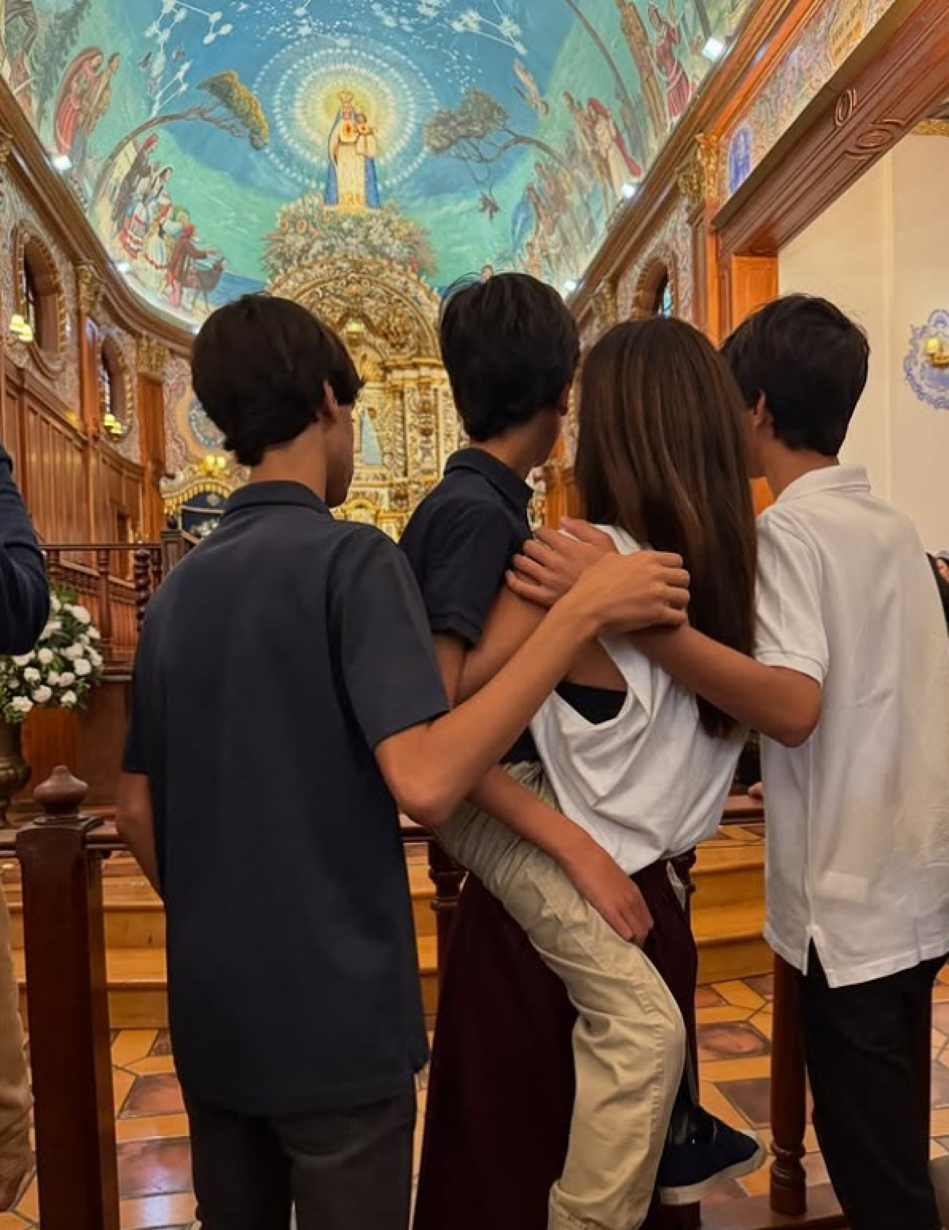 Isabella com seus três filhos: Bernardo, Lorenzo e Nicholas - Reprodução / Instagram