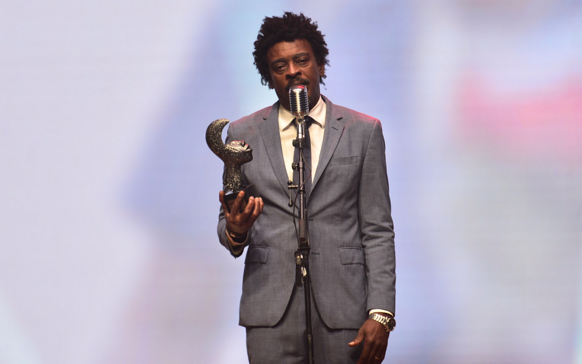 Seu Jorge vence categoria de Ator do Ano no Prêmio Potências 2025