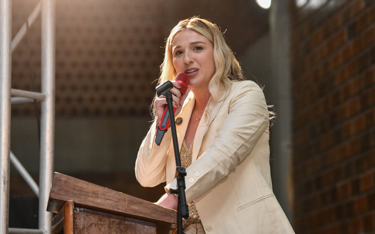 Prefeita Marina Rocha, em discurso durante sess&atilde;o solene da C&acirc;mara Municipal de Guapimirim. - Divulga&ccedil;&atilde;o