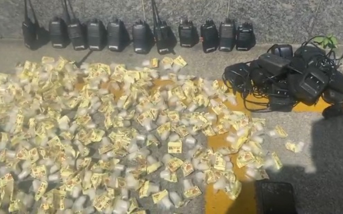 PMs apreenderam 11 radiotransmissores e drogas no Grão Pará