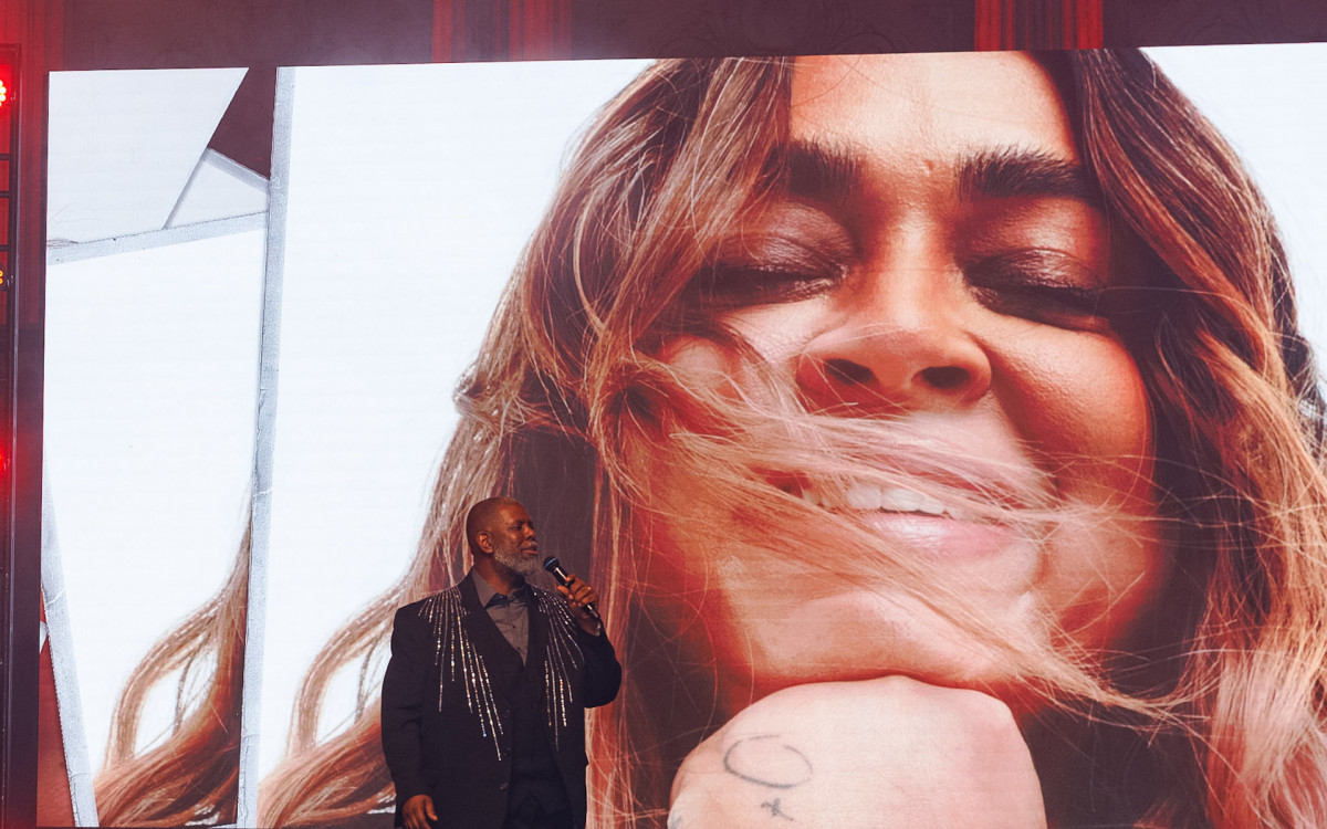 Péricles homenageia Preta Gil no Prêmio Potências 2025