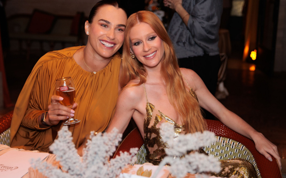 Tenista bielorrussa Aryna Sabalenka e Marina Ruy Barbosa prestigiam jantar em São Paulo