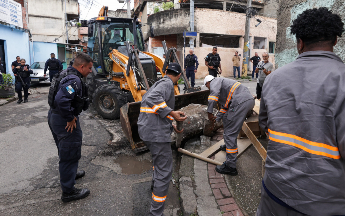 Equipes de secretarias e prefeituras dão suporte com serviços de limpeza urbana e ordenamento viário