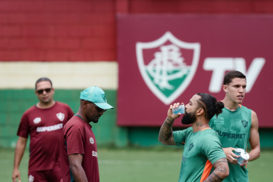 Athletico-PR tem interesse em volante do Fluminense