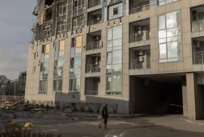 Ucrânia e Rússia trocam ataques enquanto negociadores se apressam por acordo